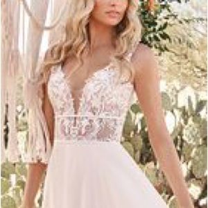 Lillian west wedding dress size 4 brand new only tried on